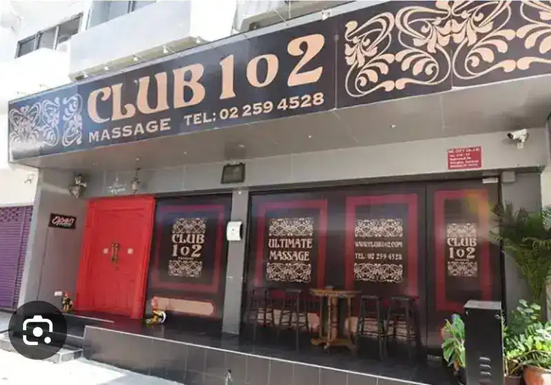 พนักงานนวดสปา ร้าน 102 Massage สุขุมวิท24